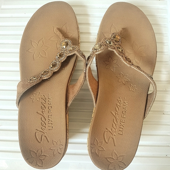 Luxe Foam Wedges - Picture 3 of 11